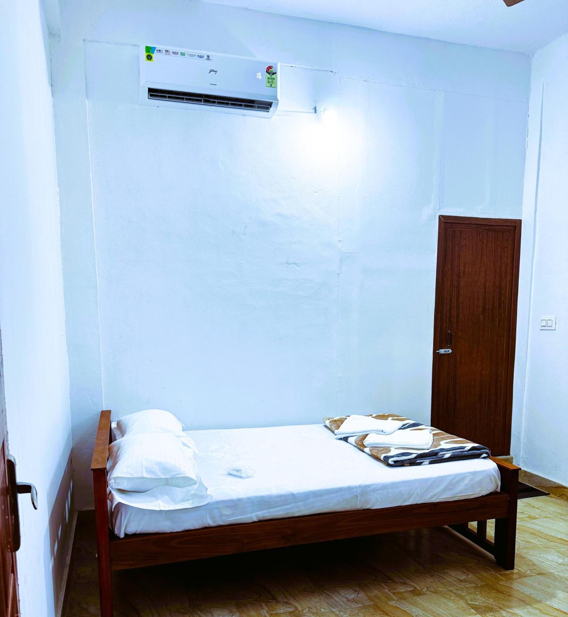Vcs Apartments Parassinikadavu Parassinikkadavu Luaran gambar